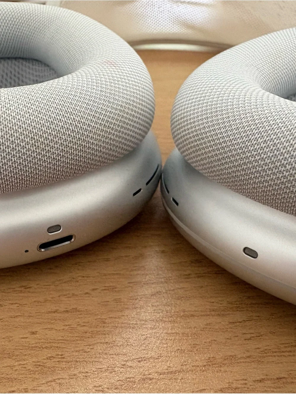 Apple Airpods Silver Max Gen 1 (2020) Pre-Owned